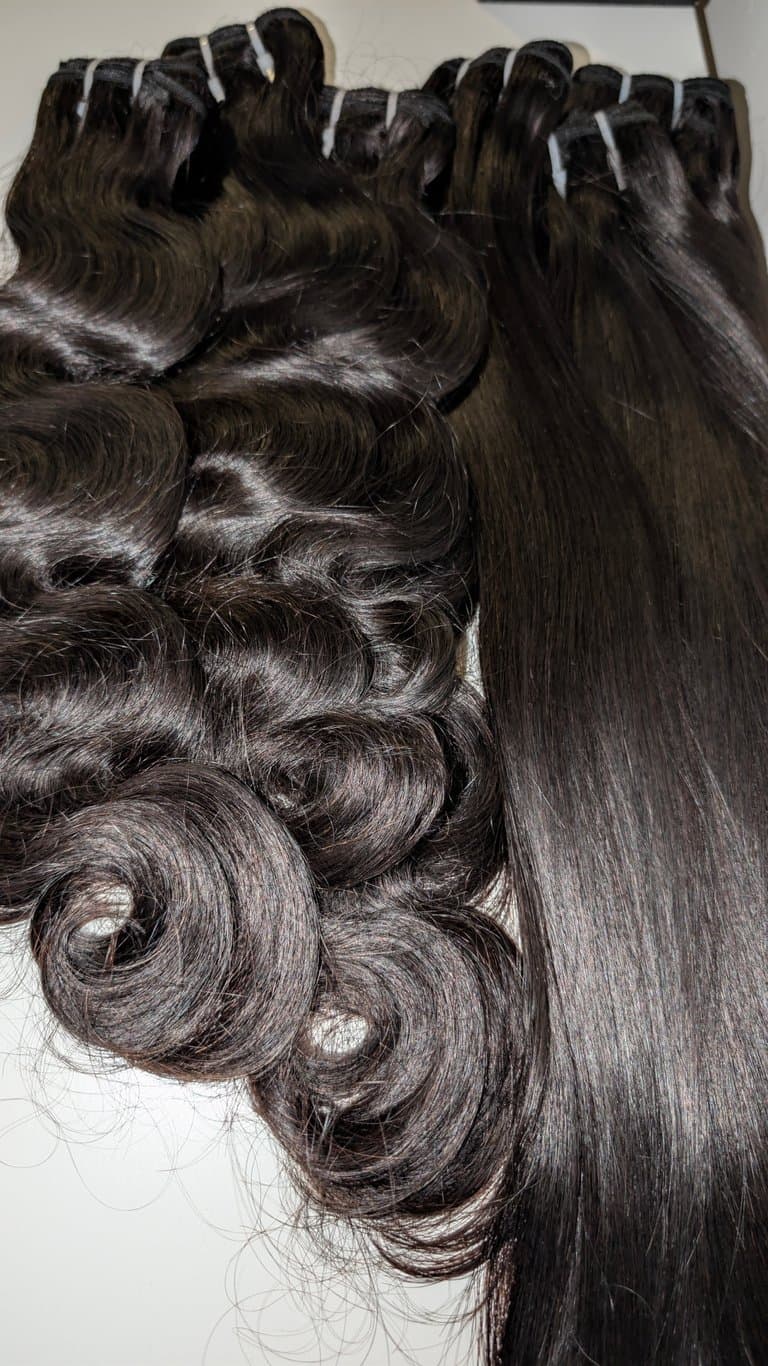 Body Wave texture detail — single-donor weft close-up